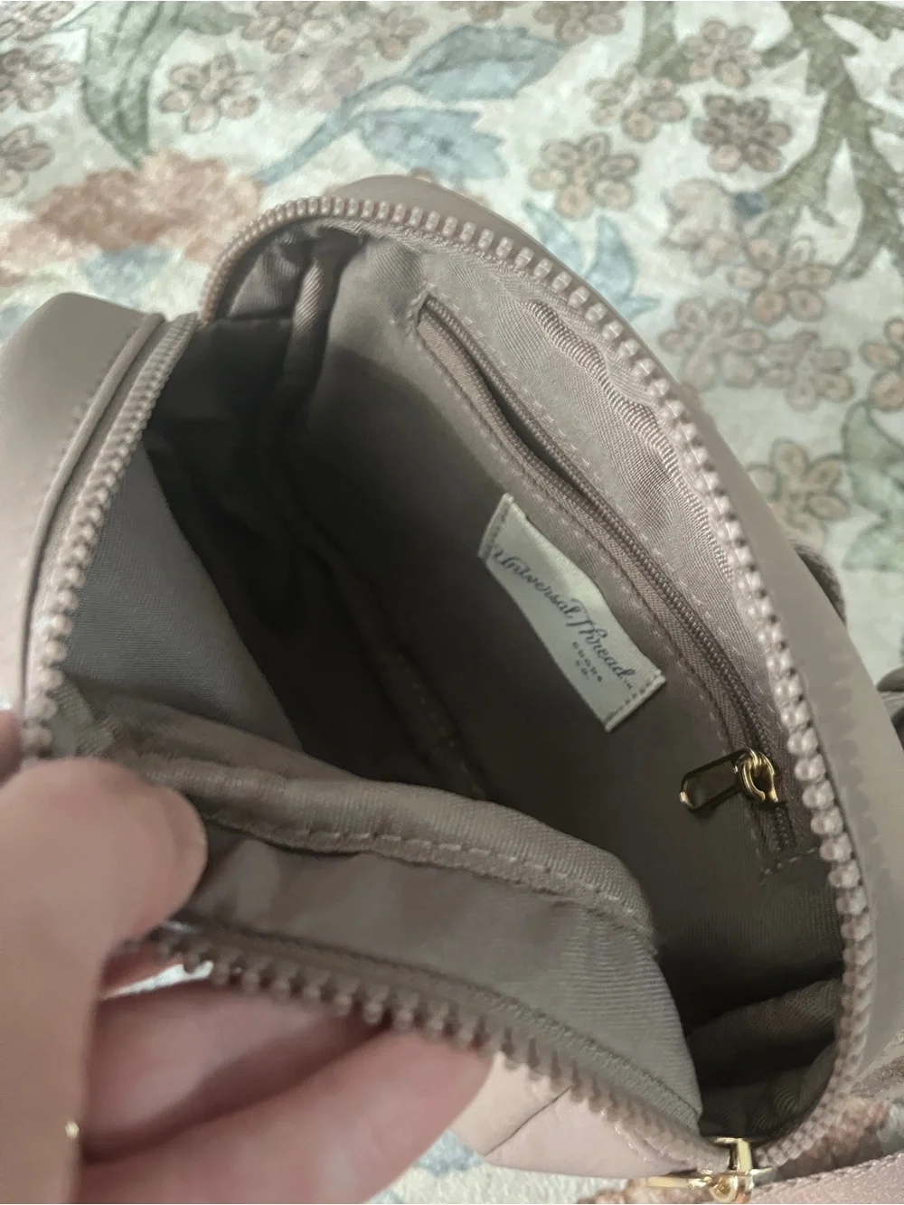 Universal Thread compact mauve
